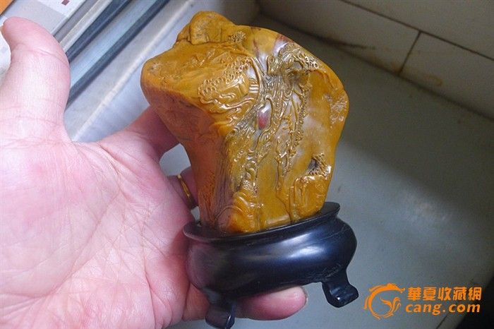 昌化田黄石带鸡血石雕件|昌化田黄石带鸡血石