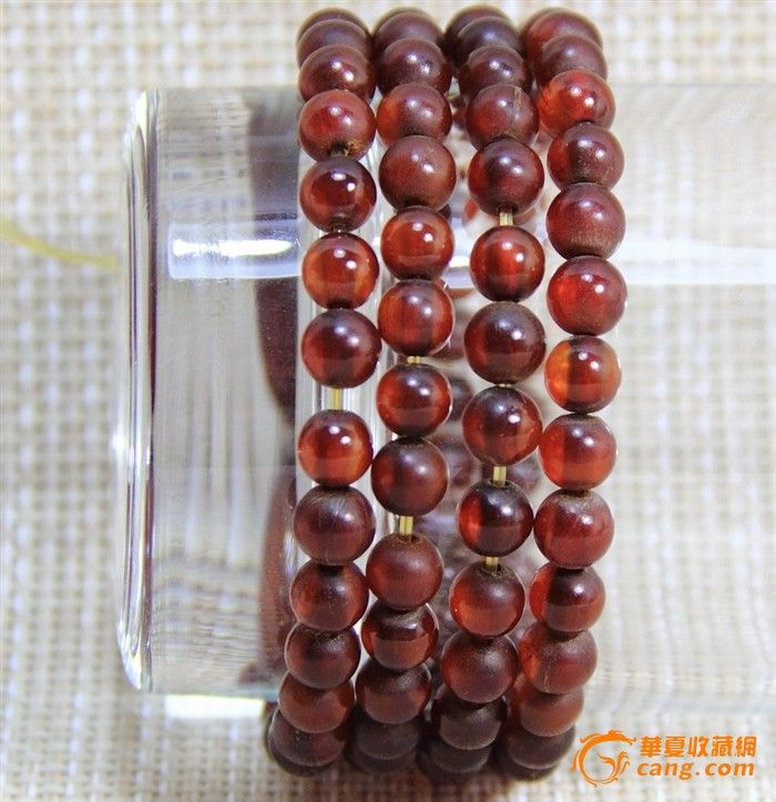 保真岭养角质珠子,名贵珍稀,颗颗带血,血丝明显,通明透亮,非常珍贵,低价起拍,不看好的勿拍! 尺寸:6mm。 重量:20克 1、本场所拍藏品,都是本人精挑细选的,每一件无论从质地还是工艺都非常不错,最主要的是保真!值得收藏或送礼。 2、本人尽最大可能将实物真实的呈现在您的面前,但由于显示器分辨率原因,可能会产生稍许差别。请在出价前仔细阅读拍品文字介绍,如对拍品有任何疑问和不明之处,请及时站内短信联系,或者咨询QQ229320703,电话18922583010。 3、邮寄首选顺丰快递,安全快捷。运费港澳台及