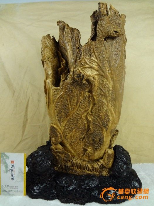 拍品描述:天然沉香摆件