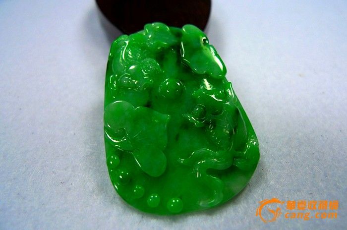 缅甸翡翠a货阳绿挂件